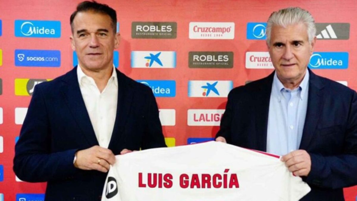 Luis García Plaza durante su presentación con el Sevilla