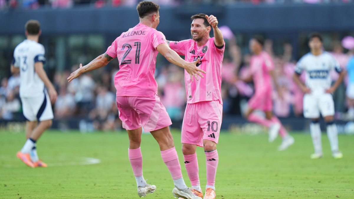 Tadeo Allende y Leo Messi celebran un gol de Inter Miami