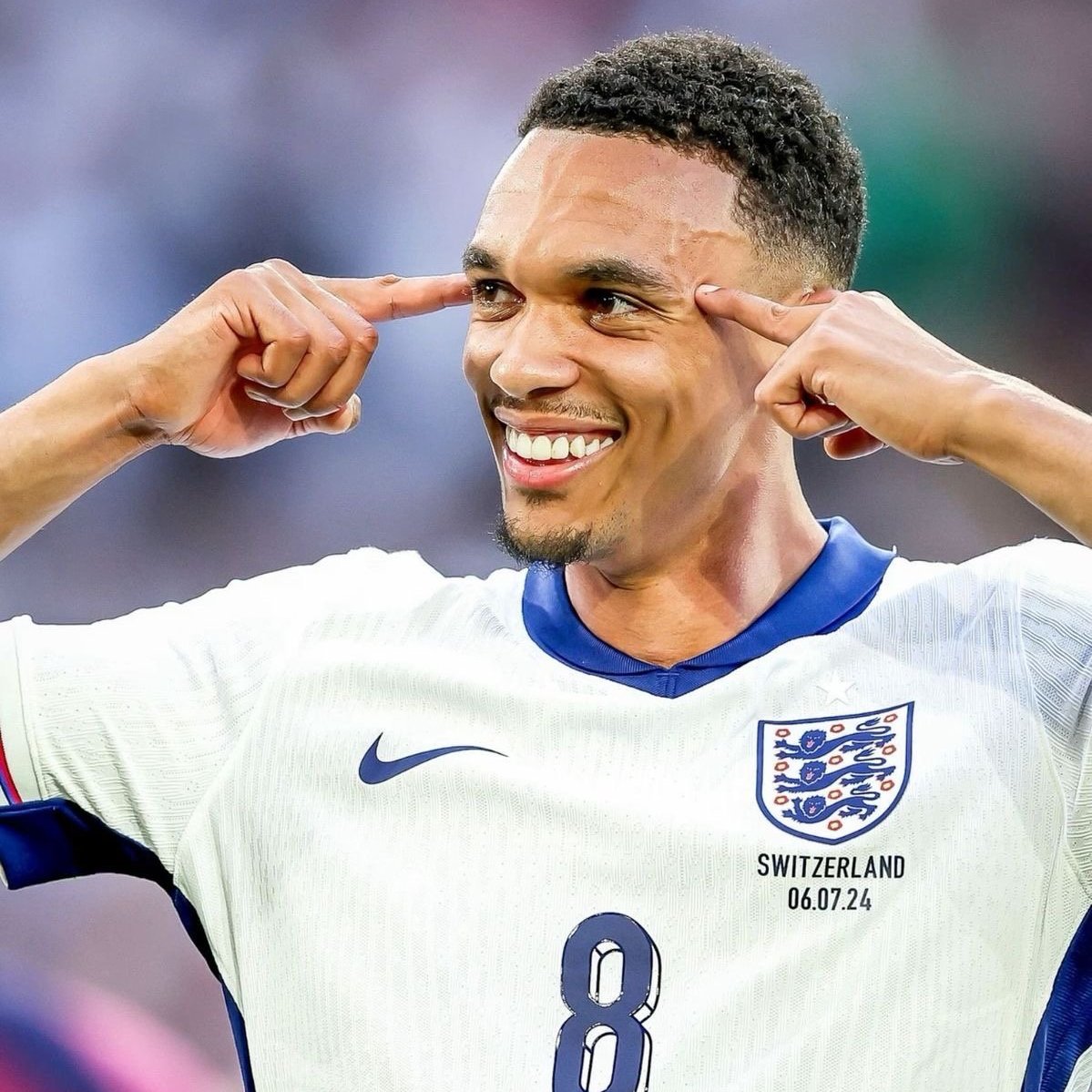 Guerra abierta en la Premier League por Alexander-Arnold