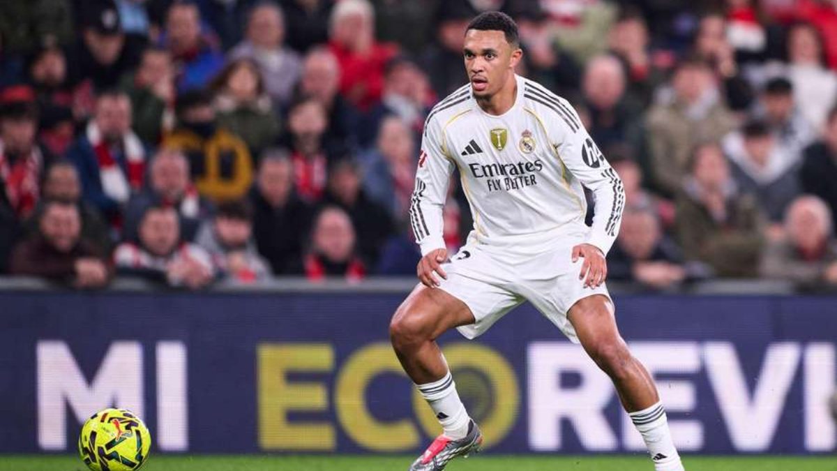 Trent Alexander-Arnold durante un partido con el Real Madrid