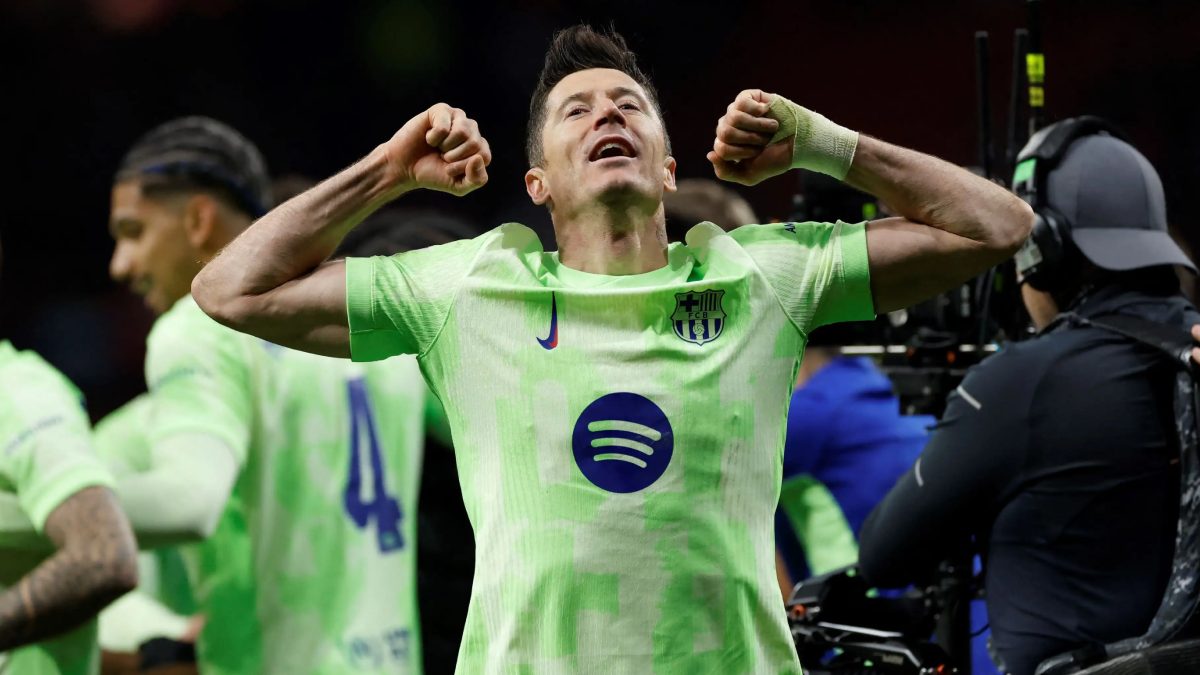Robert Lewandowski celebra un gol con el Barcelona