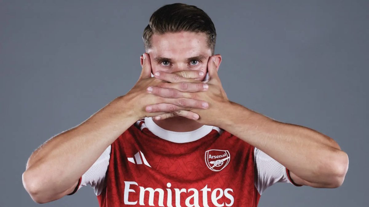 Viktor Gyökeres realiza su característica celebración con los colores del Arsenal