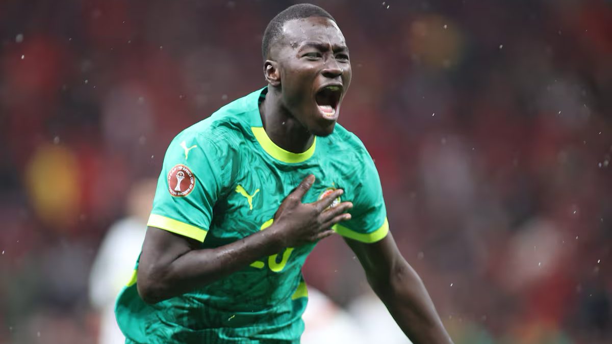 Pape Gueye celebra un gol con la selección de Senegal