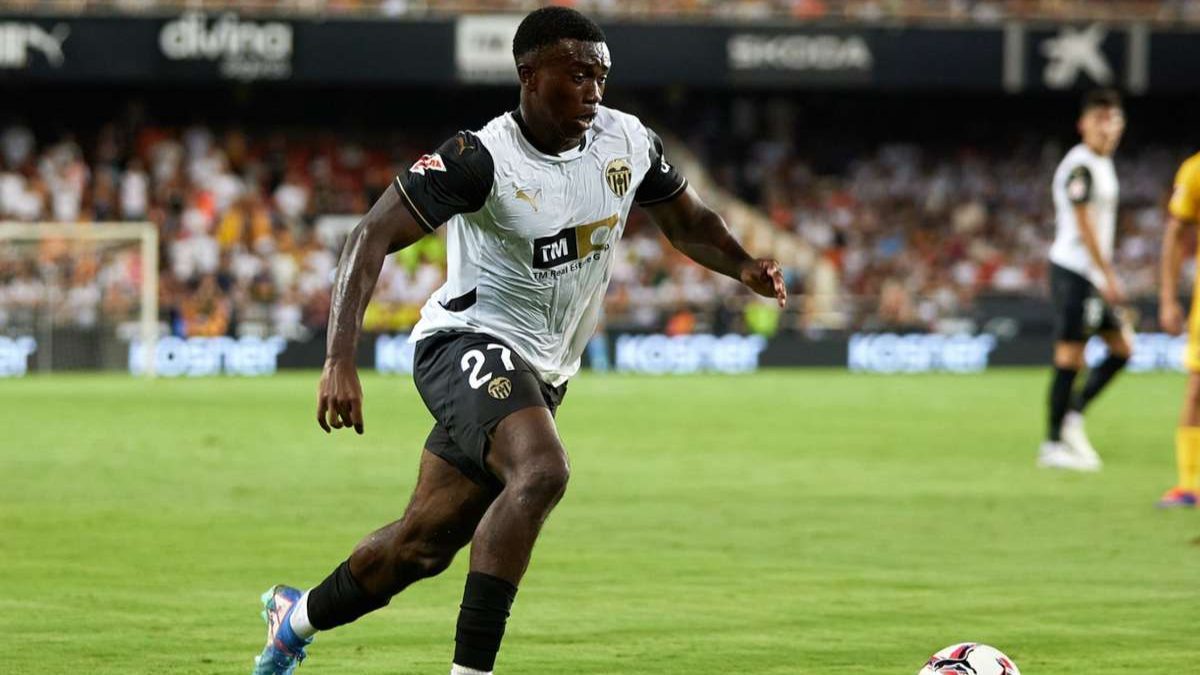 David Otorbi con los colores del Valencia