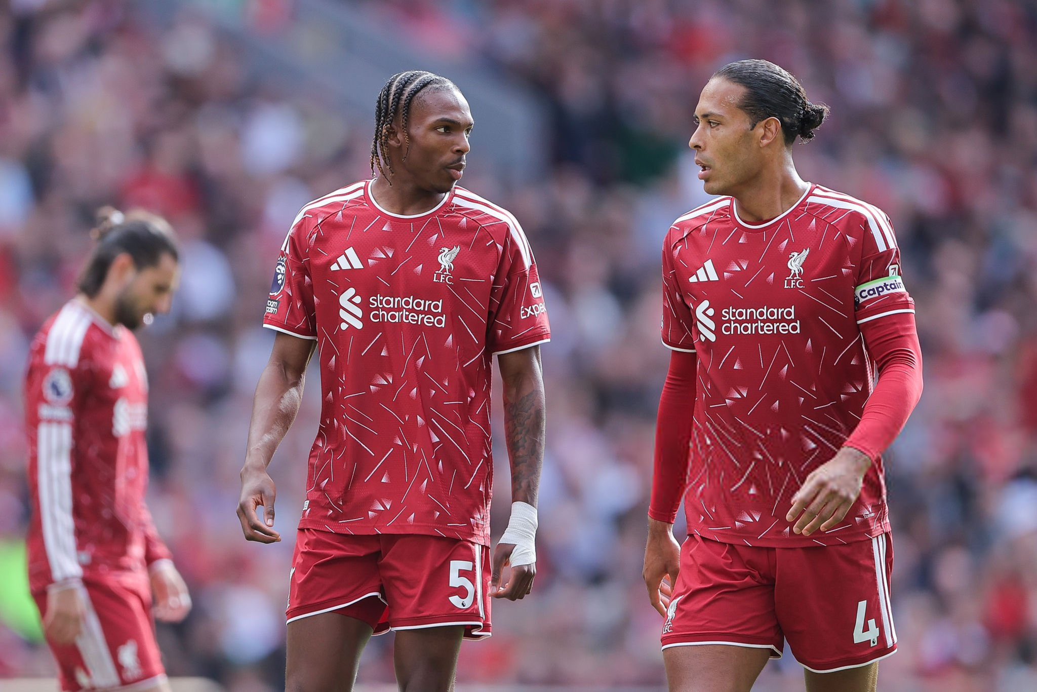 El Liverpool frena la renovación de Virgil van Dijk y asume su salida como agente libre