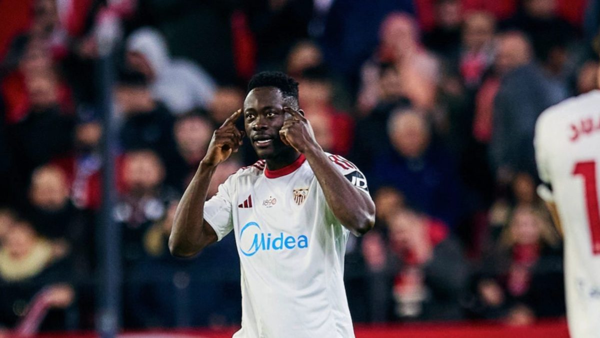 Akor Adams during a match for Sevilla