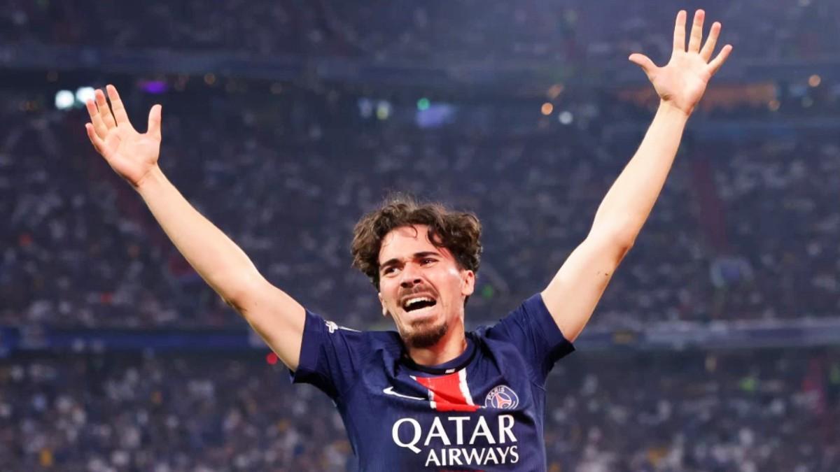 Vitinha celebrates a goal with PSG