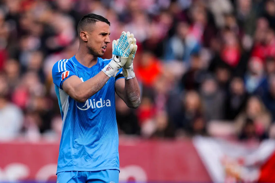Vlachodimos escapes from Sevilla