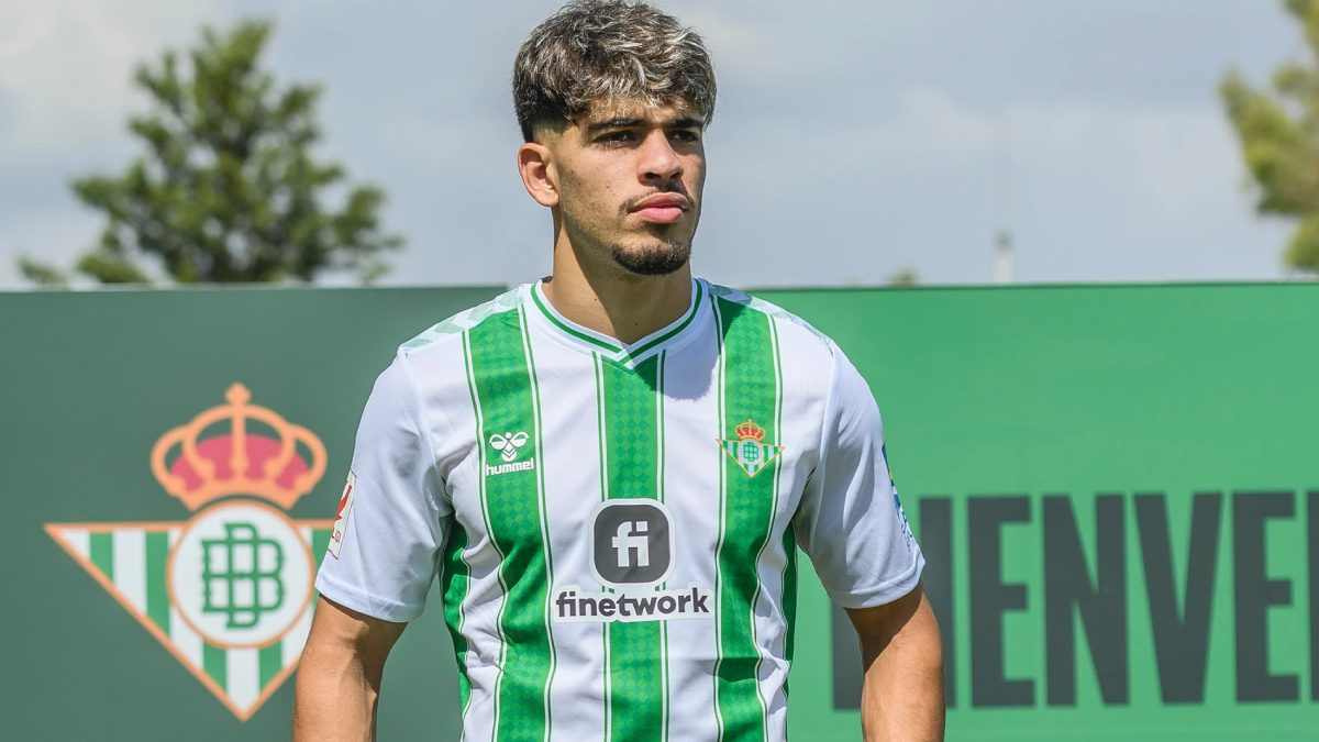 Ez Abde durante un partido con el Real Betis