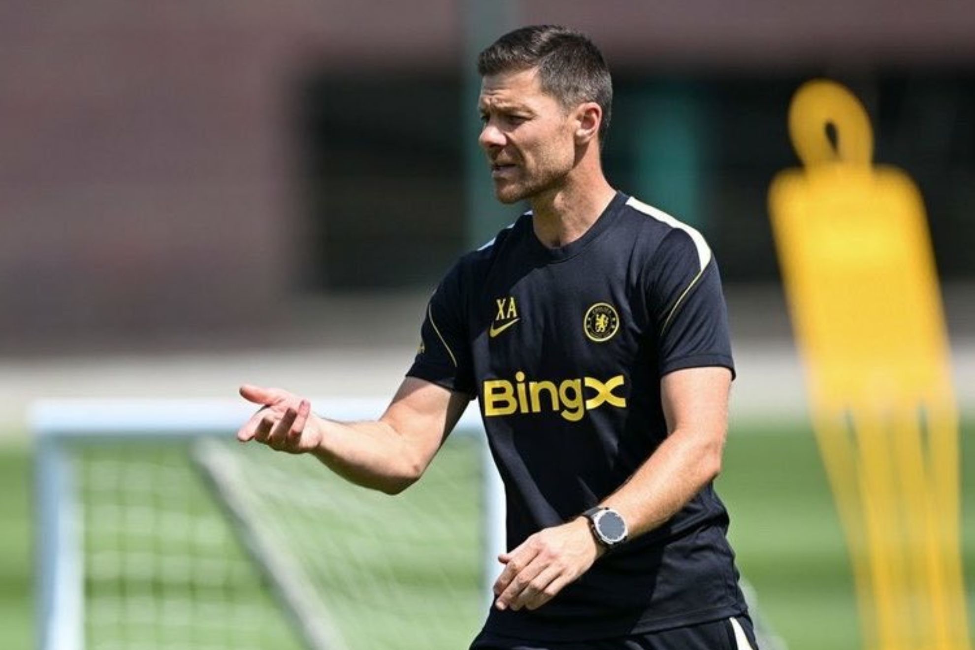 Xabi comienza a tener problemas en el Chelsea