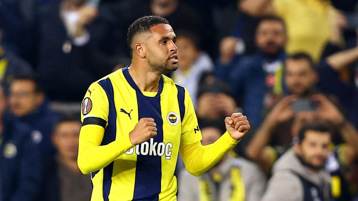 Youssef En-Nesyri celebra un gol anotado con el Fenerbahçe