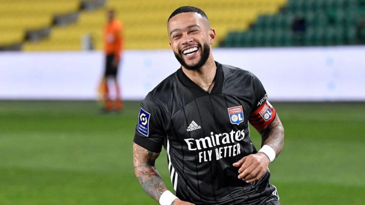 "Depay vuelve a dejar su futuro cerca del Camp Nou./ Foto: AS"