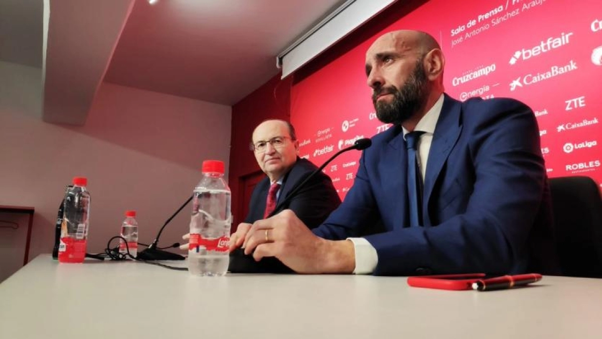 La dirección deportiva se plantea más que nunca el fichaje de Luis Suárez. Foto: @SevillaFC