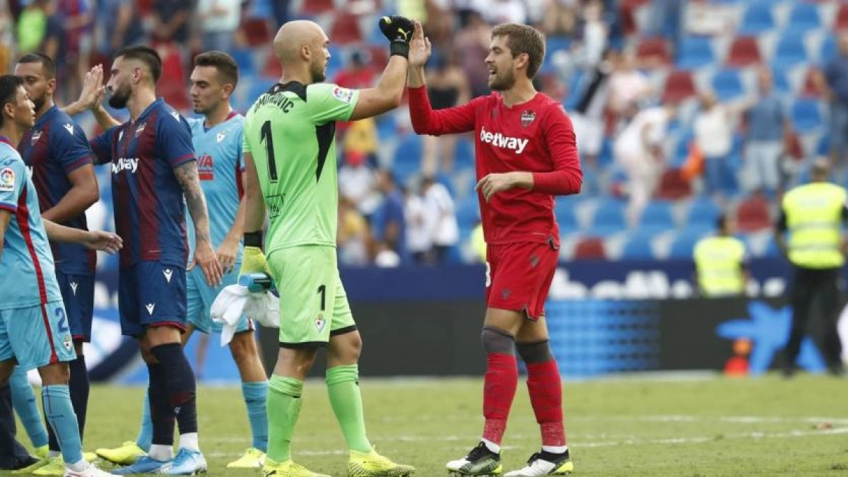 La Real Sociedad sigue pendiente de Aitor Fernández