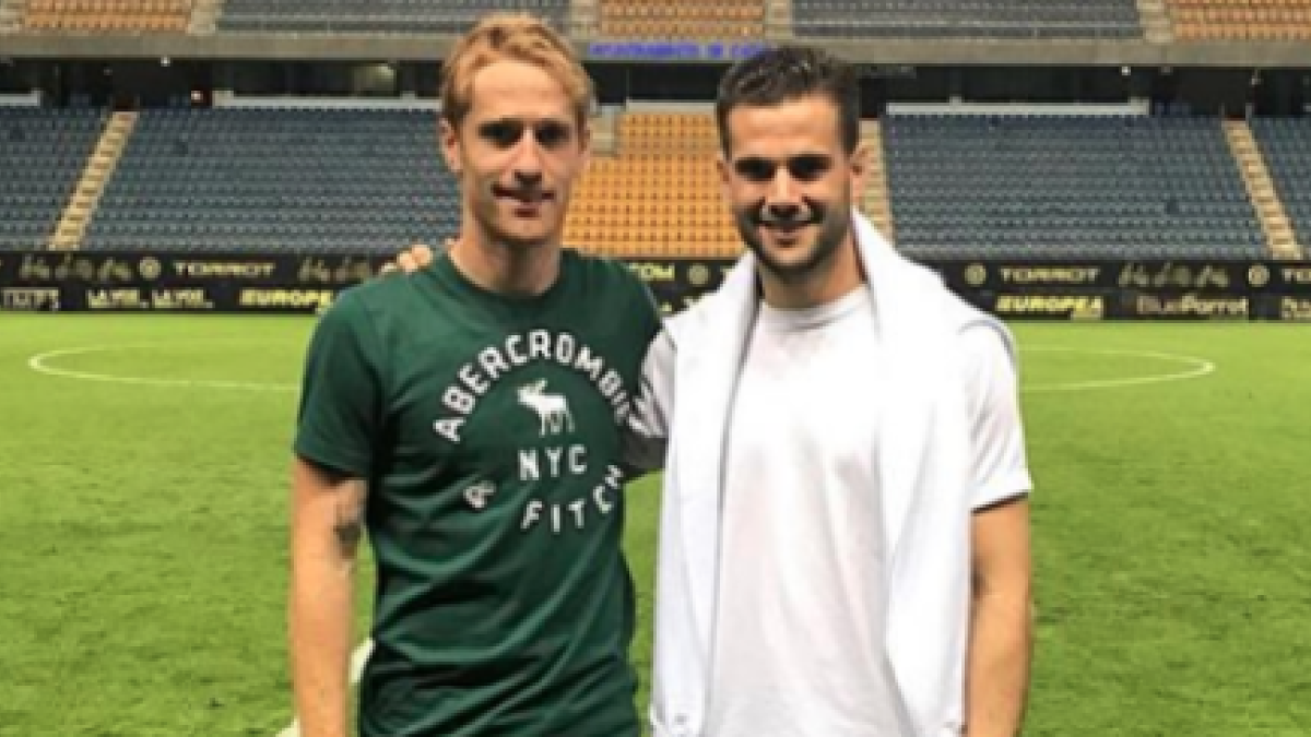 "Dos hermanos, diferentes trayectorias. Foto: ElDesmarque"