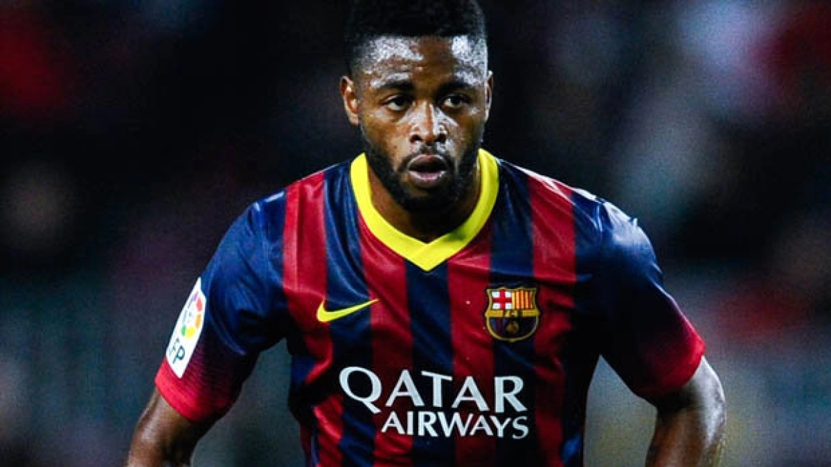 La caída en picado de Alex Song. Foto: DailyStar