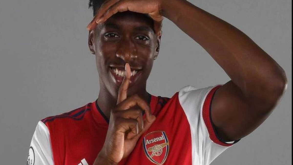 ¿Cómo juega Albert Sambi Lokonga, nuevo fichaje del Arsenal?