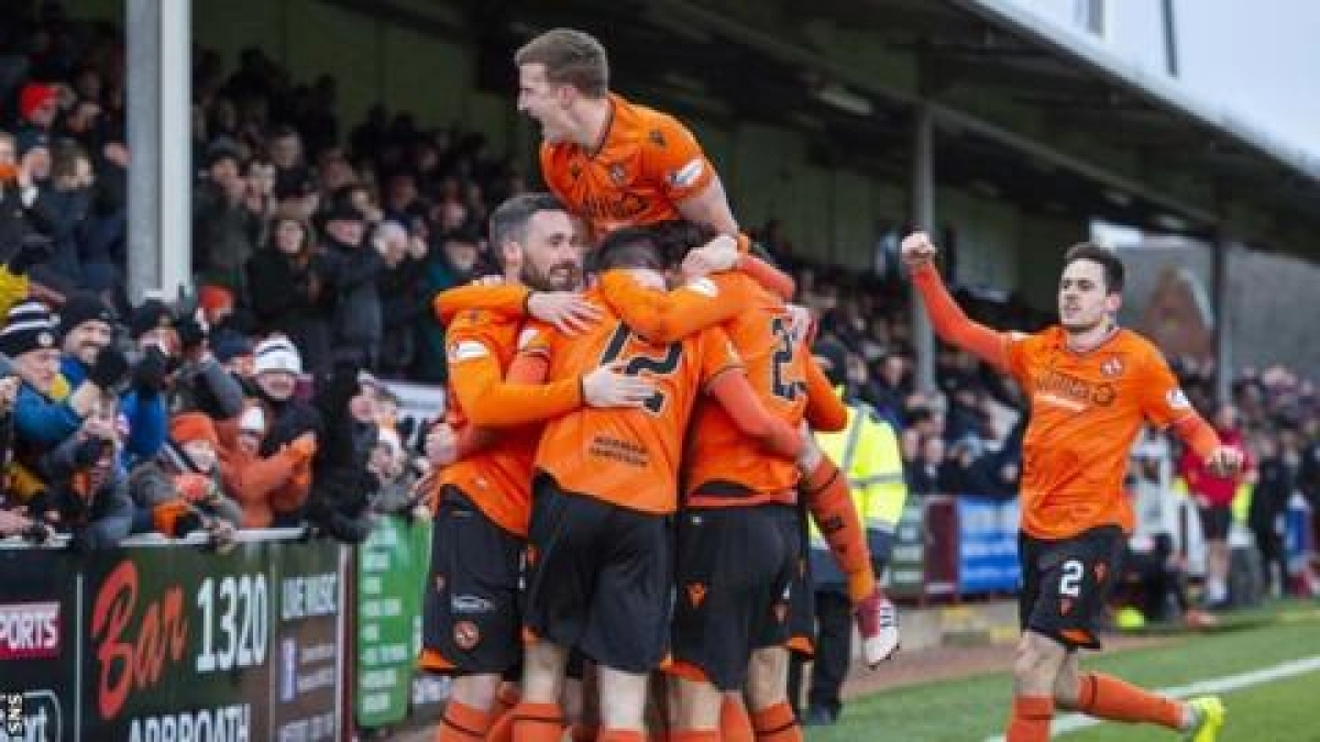 El Dundee Utd. asciende gracias a un voto de su eterno rival | BBC