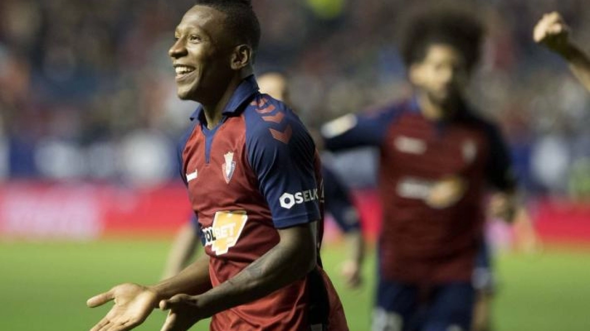 El Barcelona lanza su primera oferta por Estupiñán. Foto: El Universo