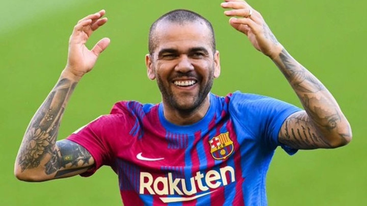 El Barcelona no sabe qué hacer con Dani Alves