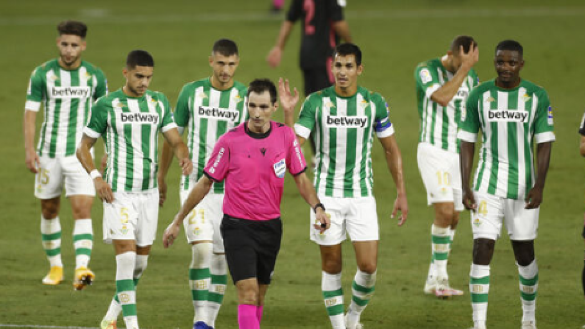 El VAR continúa riéndose del Betis "Foto: Diario de Sevilla"