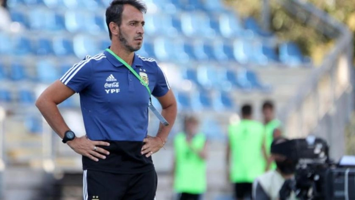 Bocha Batista ve a Fernanado Valenzuela en River. Foto: Diagonales
