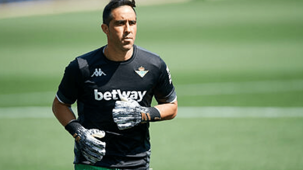 El problema del Betis con Claudio Bravo se alarga "Foto: AFDLP"