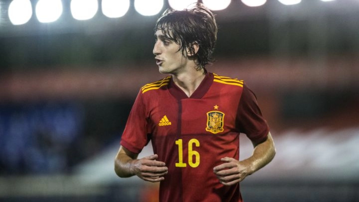 La oferta de renovación del Sevilla para alejar a los grandes de Bryan Gil