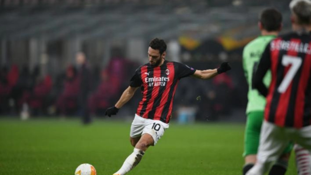 El Manchester United ya conoce el precio de Hakan Calhanoglu