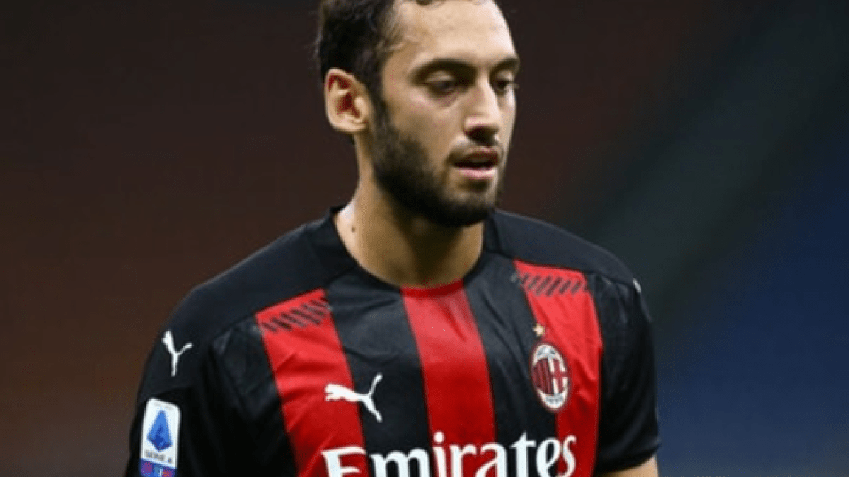 El Milan avanza en la renovación de Hakan Cahlanoglu "Foto: One Football"