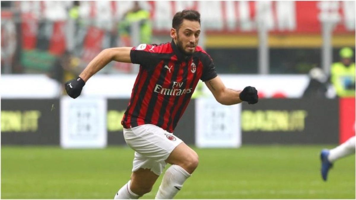 Cambio de opinión de Calhanoglu sobre su futuro en Milán / M