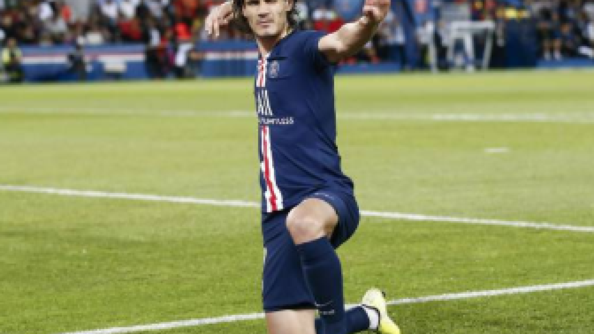 Edinson Cavani le pregunta a Bianchi por Boca "Foto: Olé"