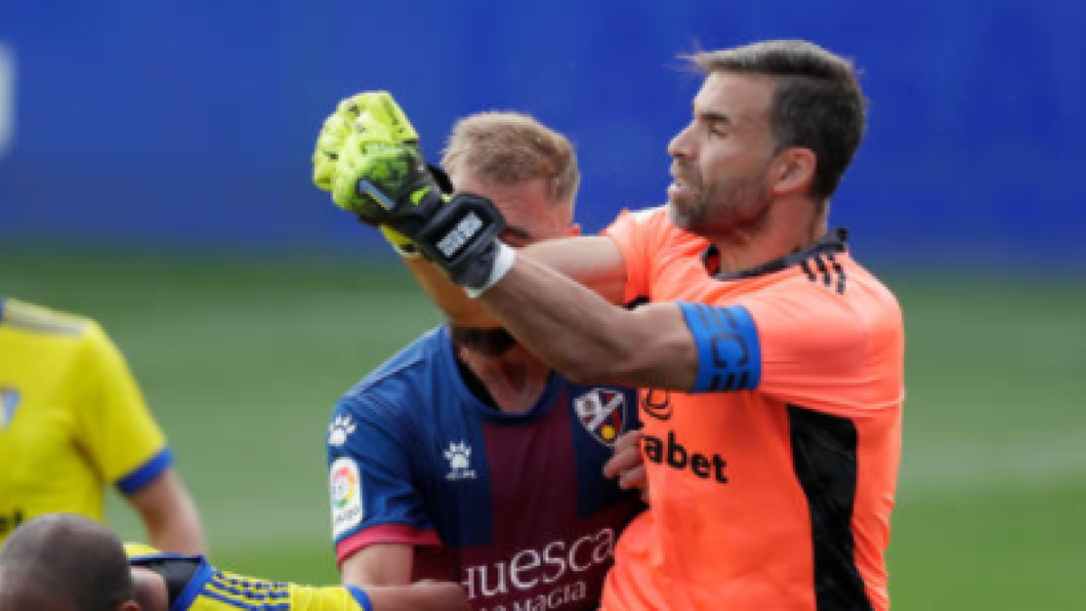 "Alberto Cifuentes hace historia en LaLiga con el Cádiz. Foto: Getty Images"