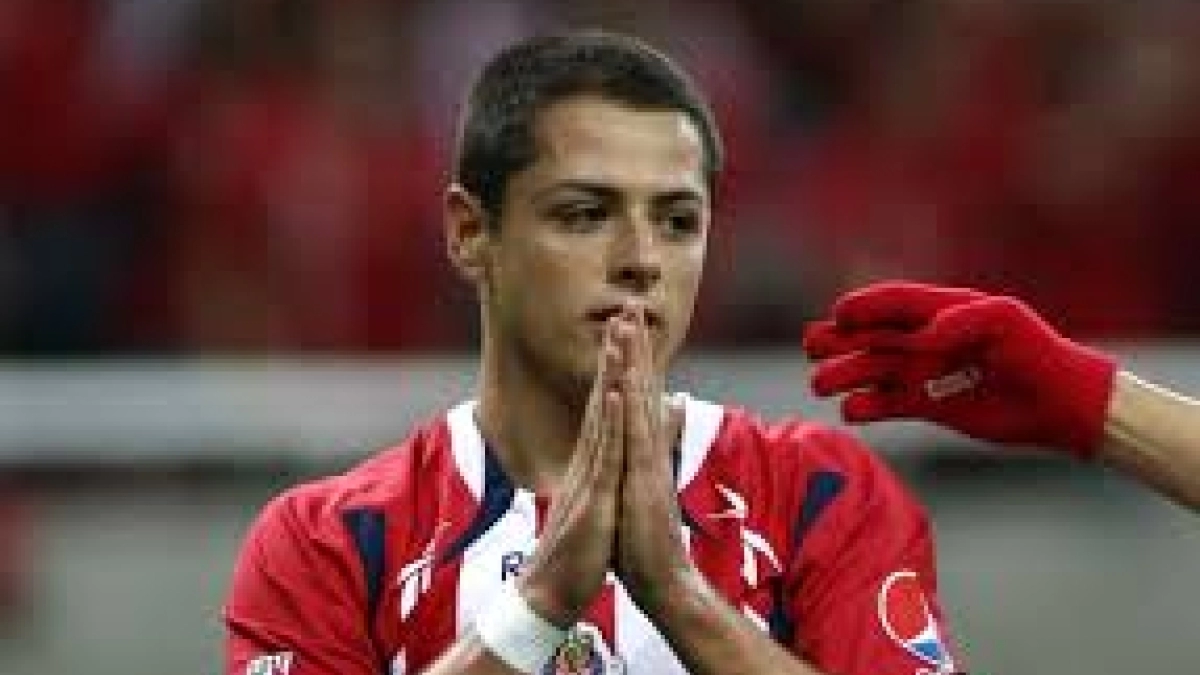 Se confirma la oferta de Chivas por Chicharito. Foto: Radio Fórmula