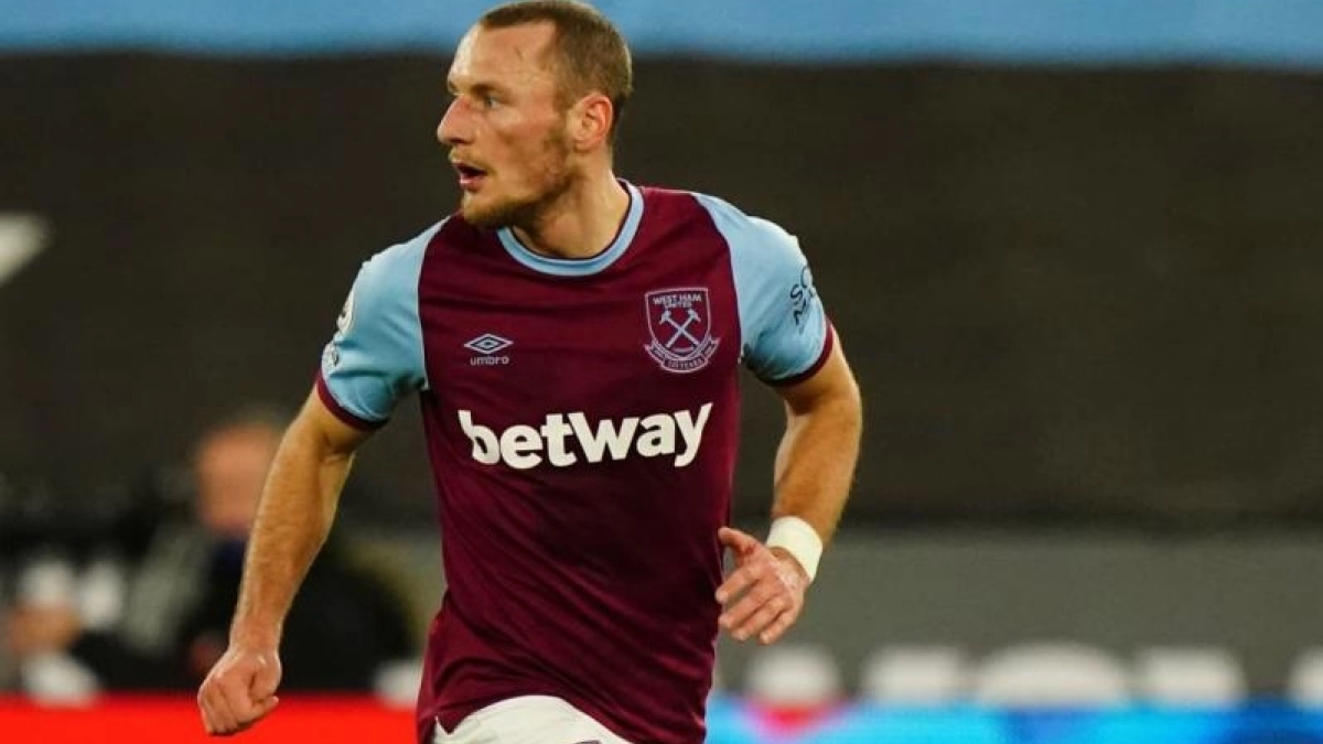 El West Ham United prepara una oferta de renovación para Coufal