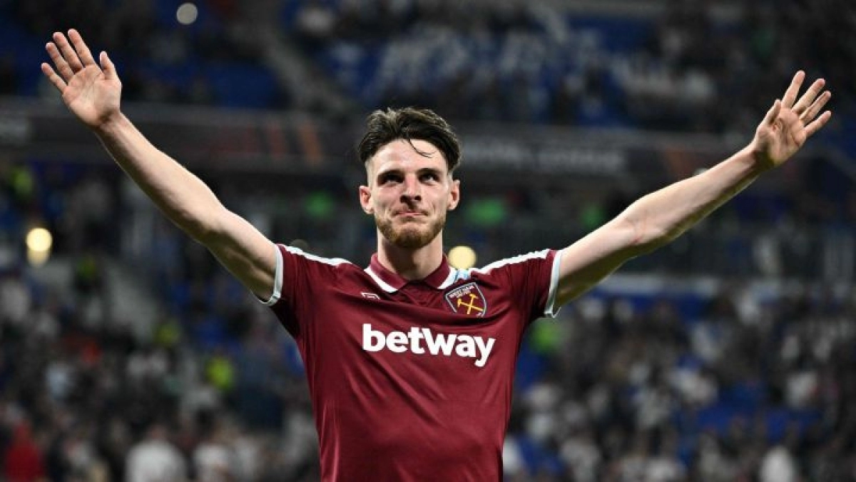 Los dos equipos de Manchester pujarán en verano por Declan Rice.