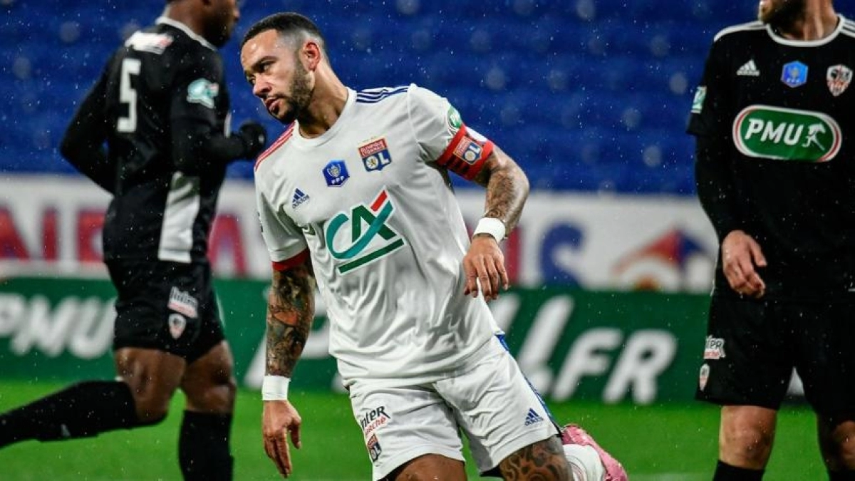 La Juventus sigue en la puja por Memphis Depay