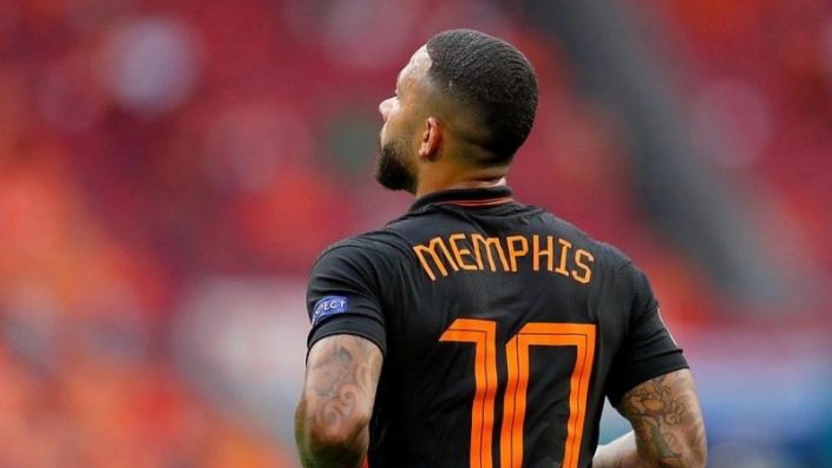 Depay se recorta el salario un 30% dos semanas después de firmar