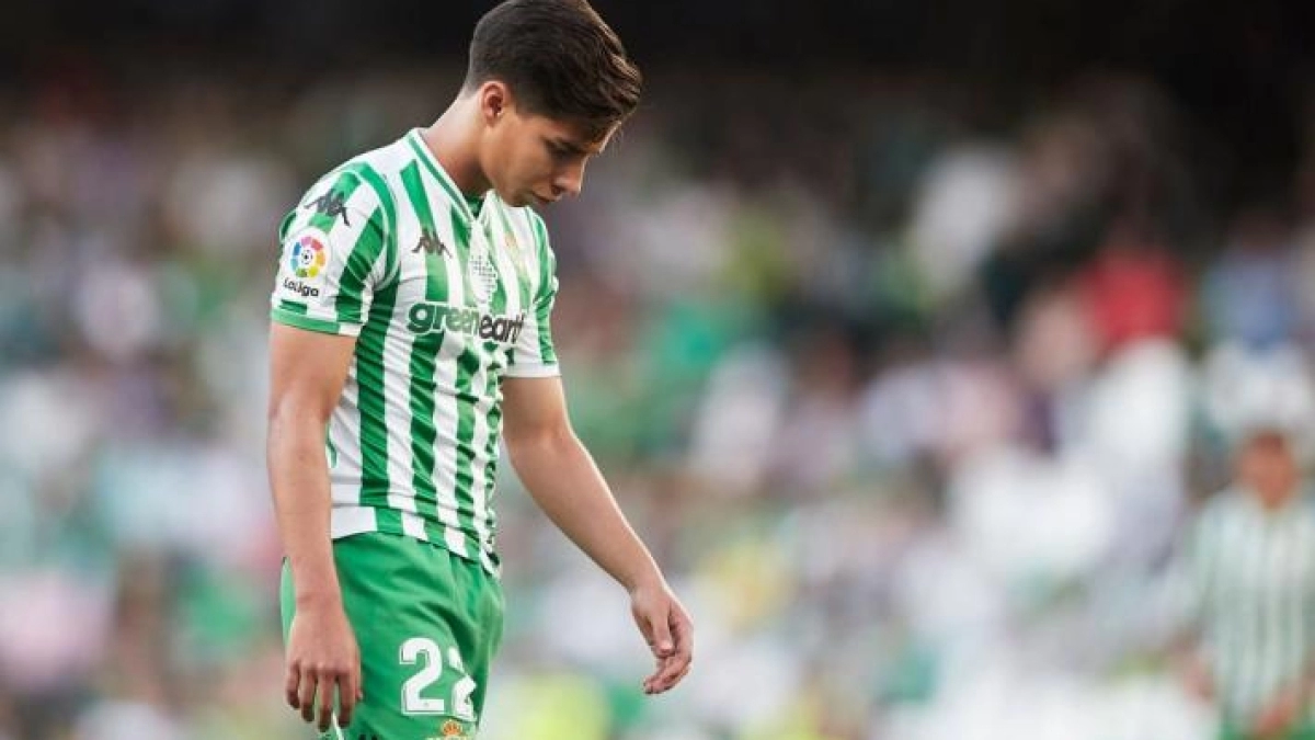 Diego Lainez, otra vez en la rampa de salida del Real Betis