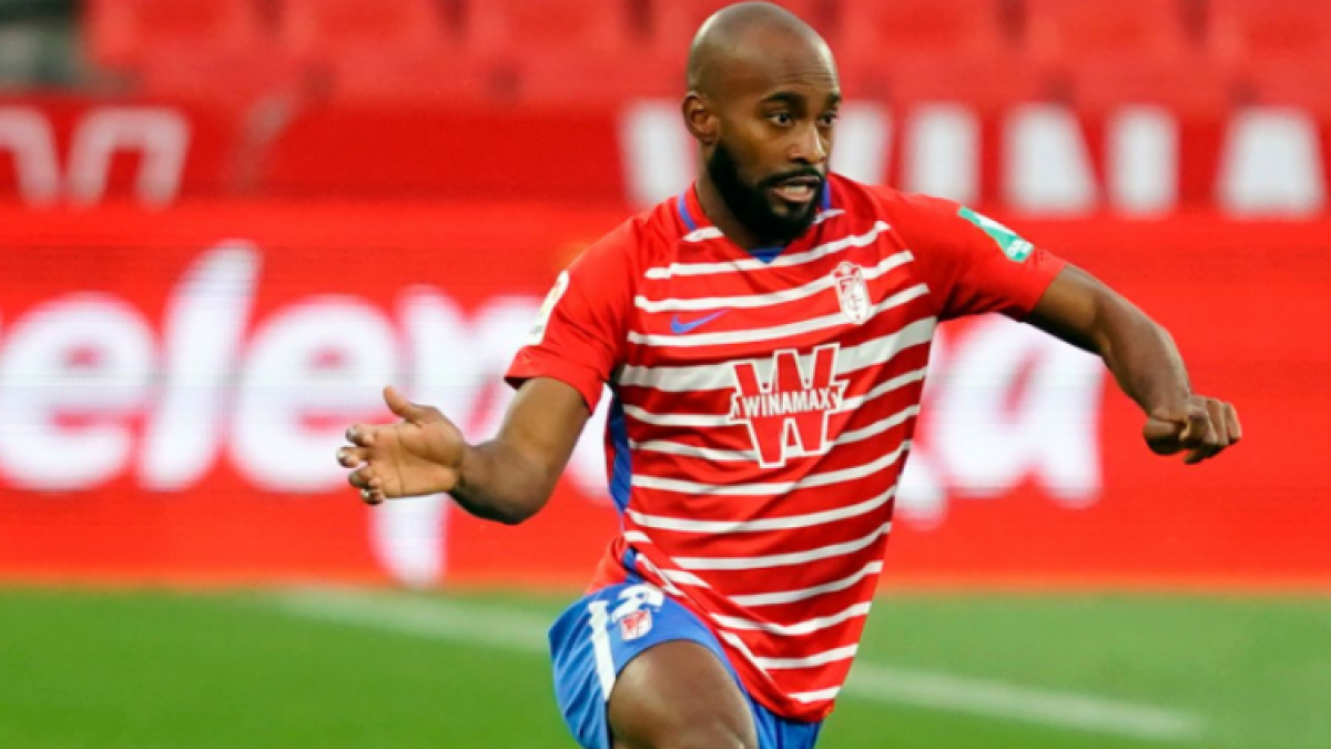 Valencia y Granada avanzan por el traspaso de Dimitri Foulquier "Foto: "