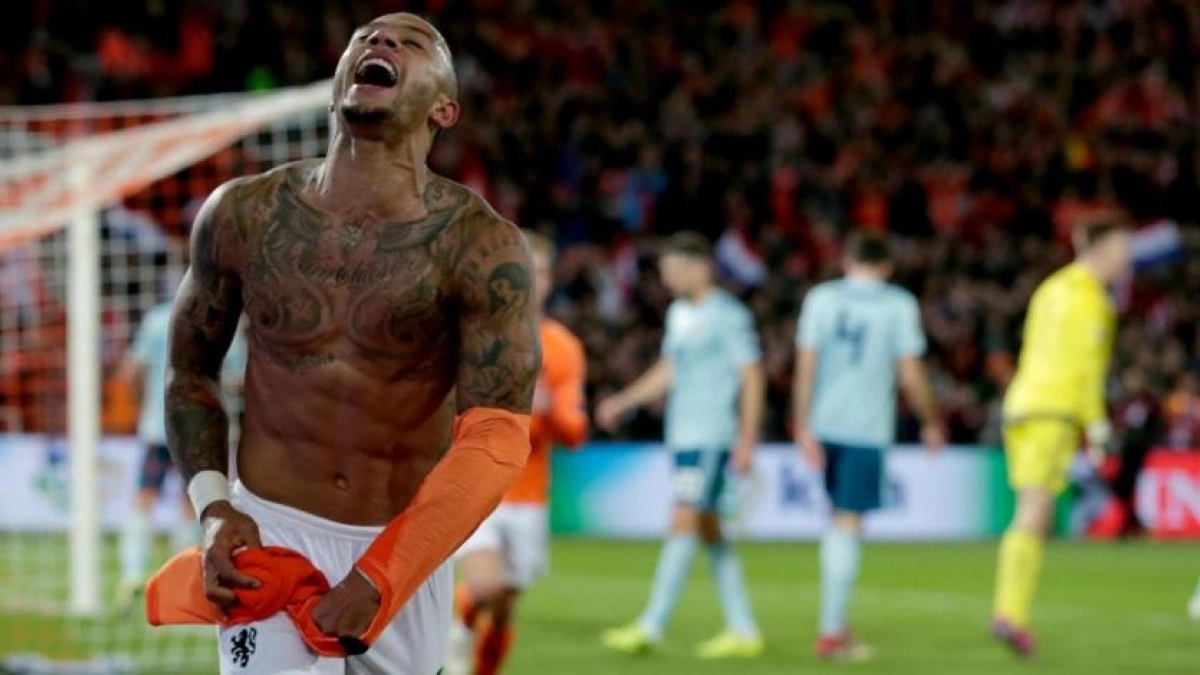 El Barcelona tiene competencia dura por Memphis Depay / Thetimes.co.uk