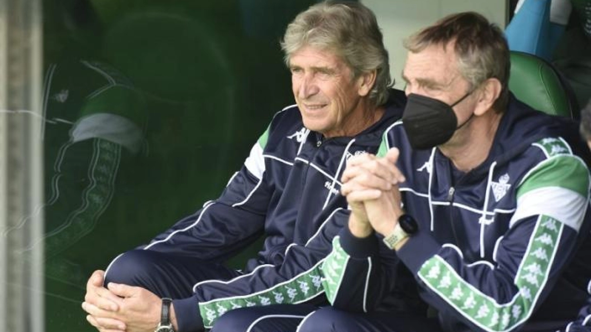 El Betis elige a su nuevo delantero / Eldesmarque.com
