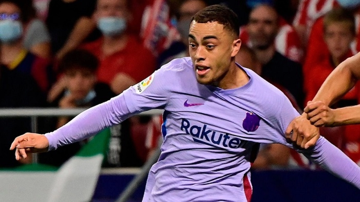 El futuro de Sergiño Dest estaría lejos del Barcelona / FCBarcelonanoticias.com
