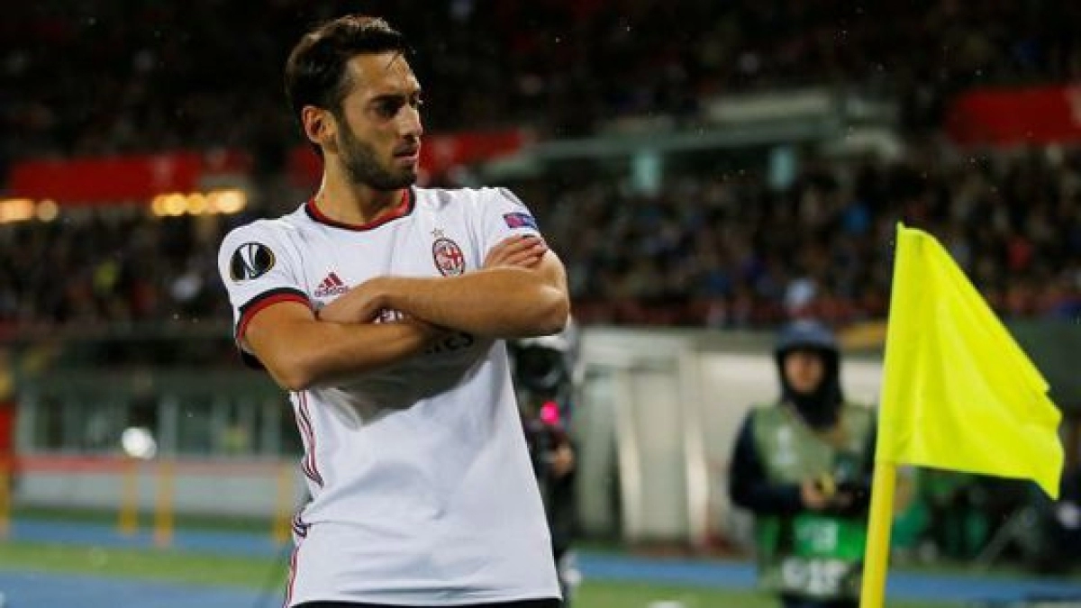 El Manchester United está a punto de fichar a Calhanoglu / Depor.com