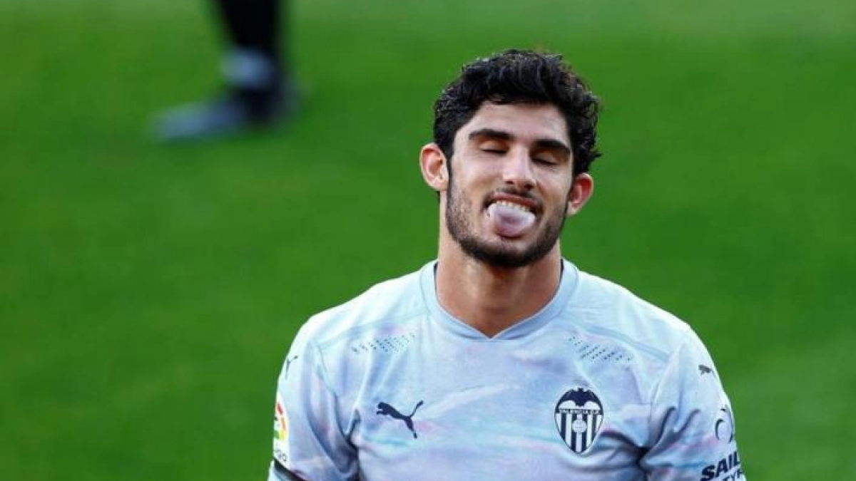 El nuevo rendimiento de Guedes lo pone en el escaparate del Valencia / Besoccer.com
