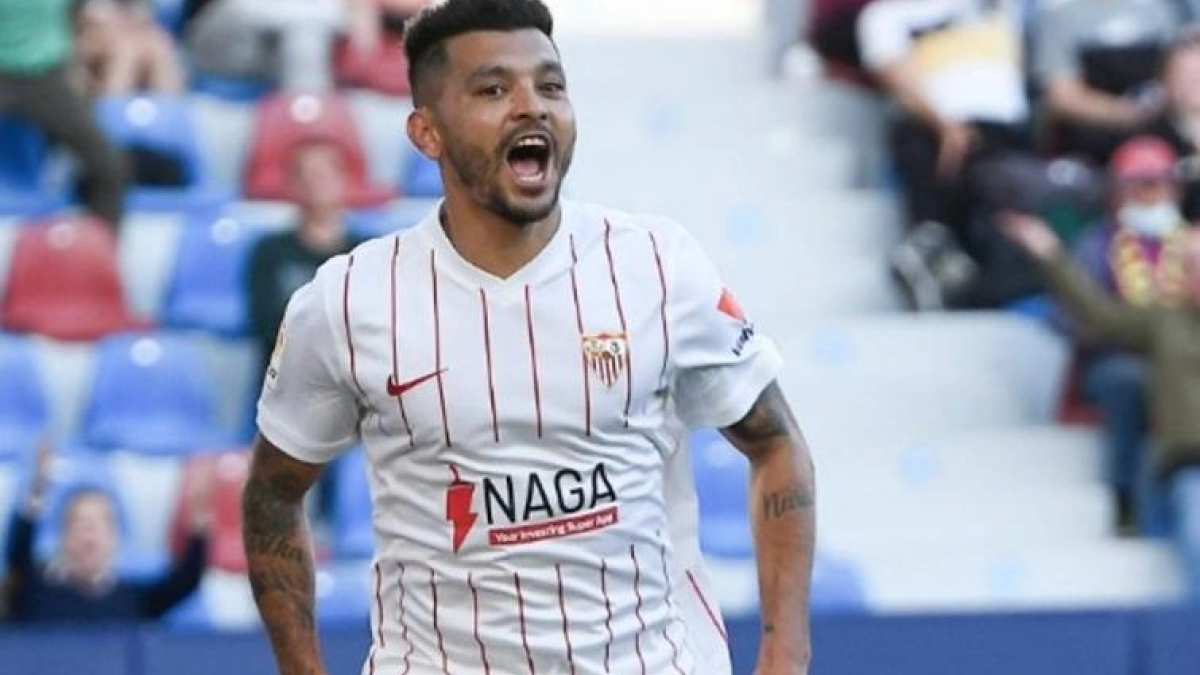 El Sevilla pierde a Tecatito, se ha roto / Mediotiempo.com
