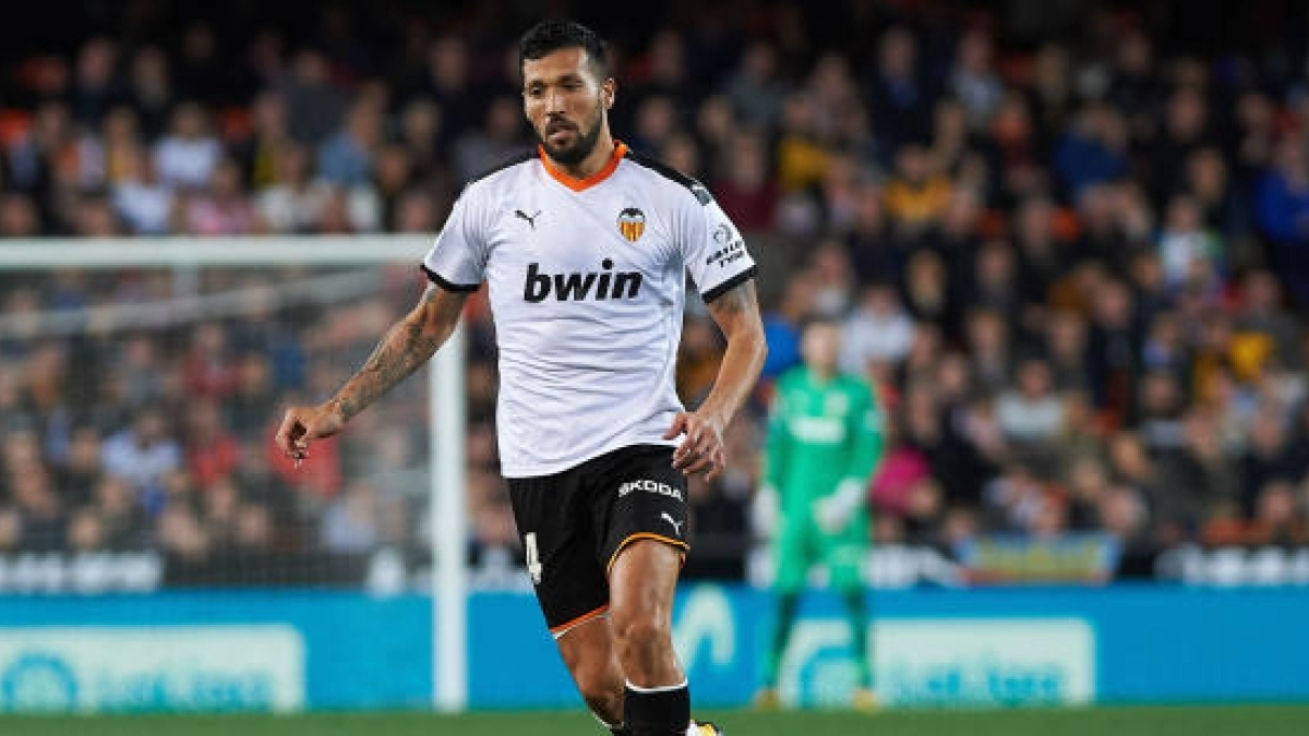 El Valencia sigue esperando a un nuevo central / Levante-emw