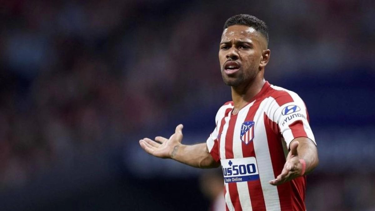 El Newcastle toca la puerta de Renan Lodi y el Atlético le pone precio