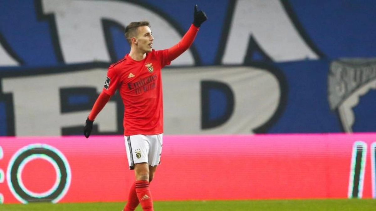 El nuevo rival del FC Barcelona por el fichaje de Grimaldo