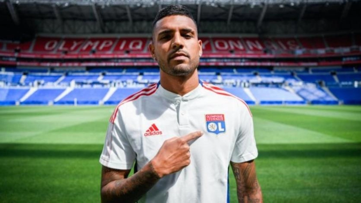 OFICIAL: Emerson Palmieri, nuevo jugador del Lyon